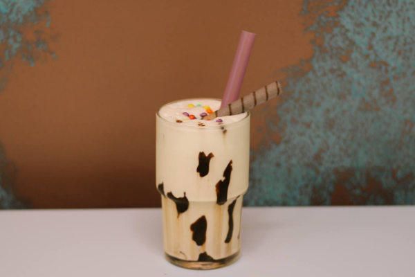 میلک شیک کره بادام زمینی +کره کنجد